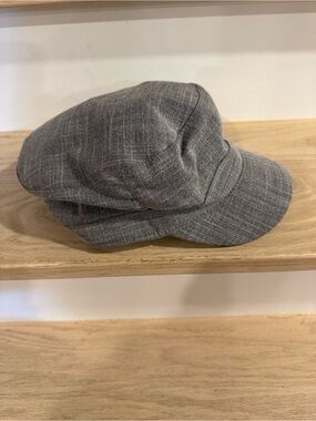 Ladies Gray Life is good Linen-Blend Newsboy Cap with small embroidered heart